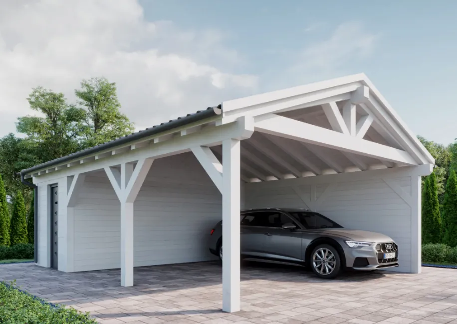 Biała drewniana konstrukcja Carport z dwuspadowym dachem i zaparkowanym samochodem na wyłożonym kostką podjeździe